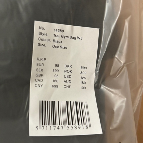 Rains Trail Waterproof Gym Bag in Black NWT - Picture 7 of 13